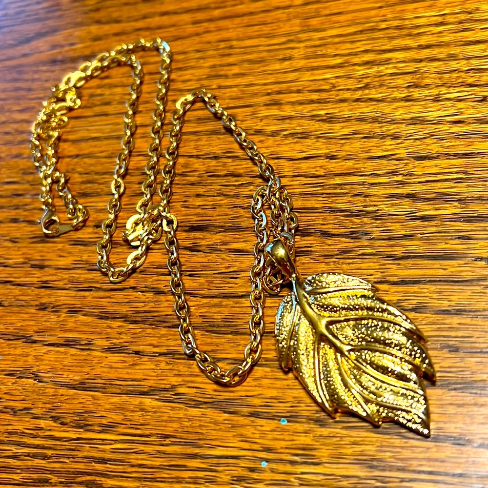 Gold leaf mirror 36 inch gold tone chain necklace with lobster claw clasp